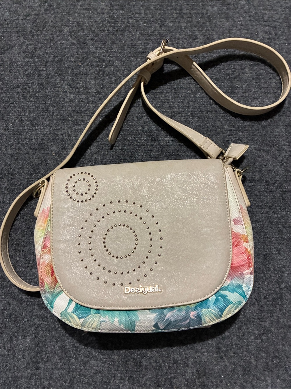 👜 Desigual Beige Crossbody with Floral Trim and Stud Detail w/bonus (Last Pic)
